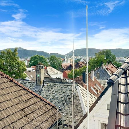 View To Bryggen - Renovated Dec 24 - Historic Cobblestone Street Apartment Bergen Bagian luar foto