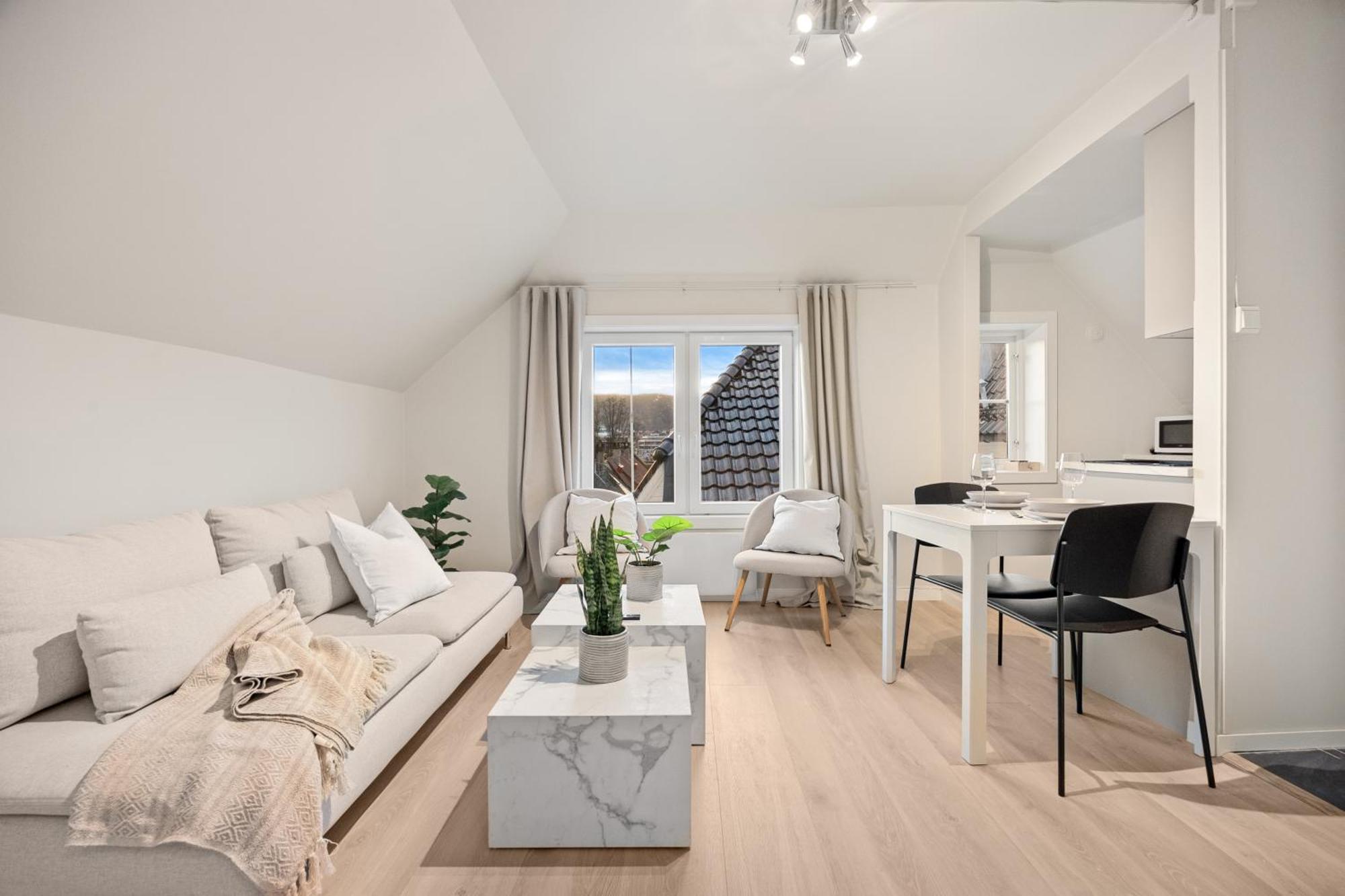 View To Bryggen - Renovated Dec 24 - Historic Cobblestone Street Apartment Bergen Bagian luar foto